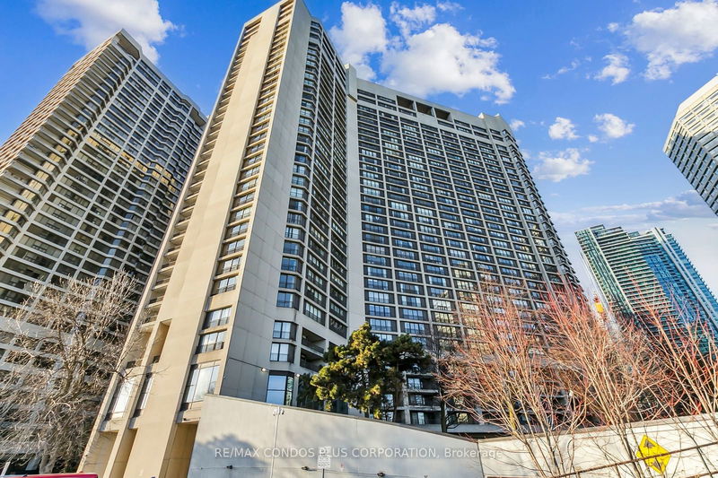 33 HARBOUR Sq, unit 1801 for rent