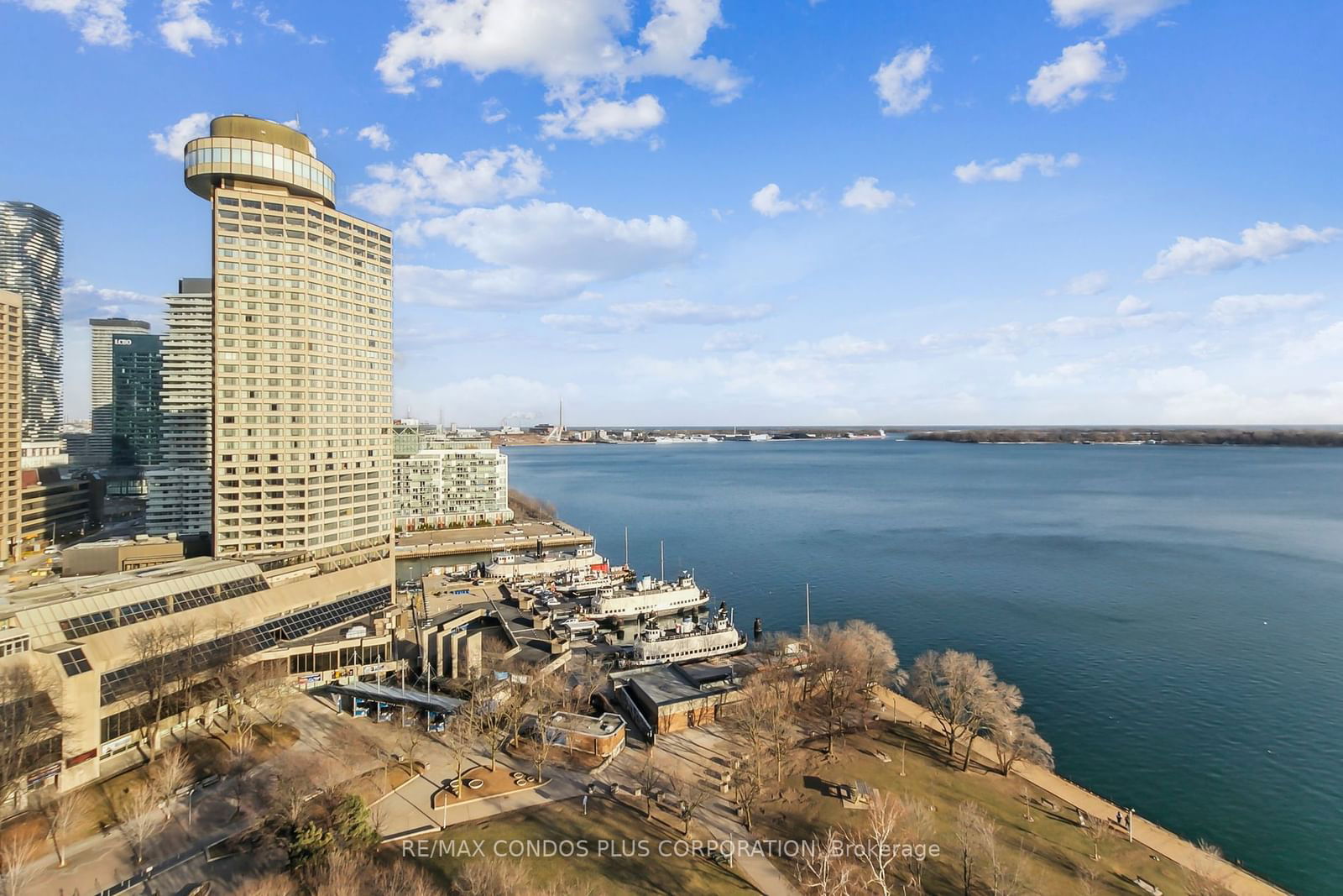 33 HARBOUR Sq, unit 1801 for rent