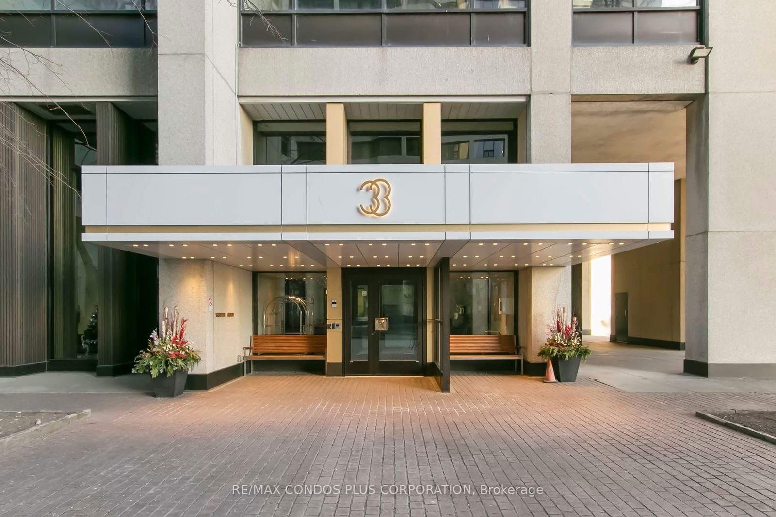 33 HARBOUR Sq, unit 1801 for rent