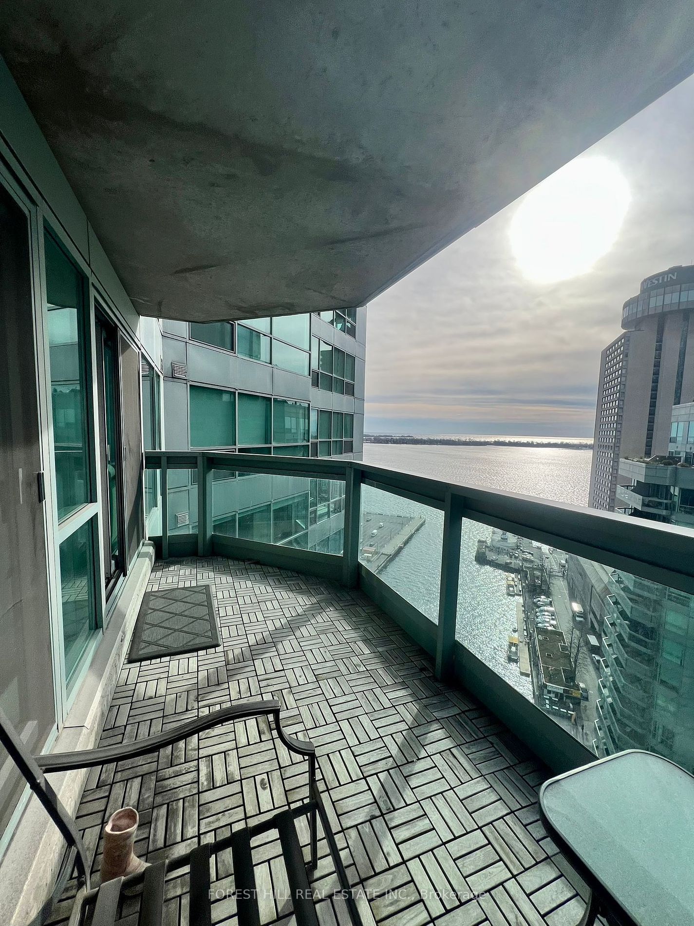 10 Yonge St, unit 2413 for rent