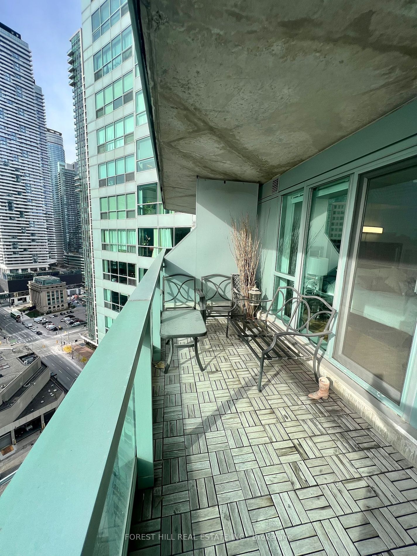 10 Yonge St, unit 2413 for rent