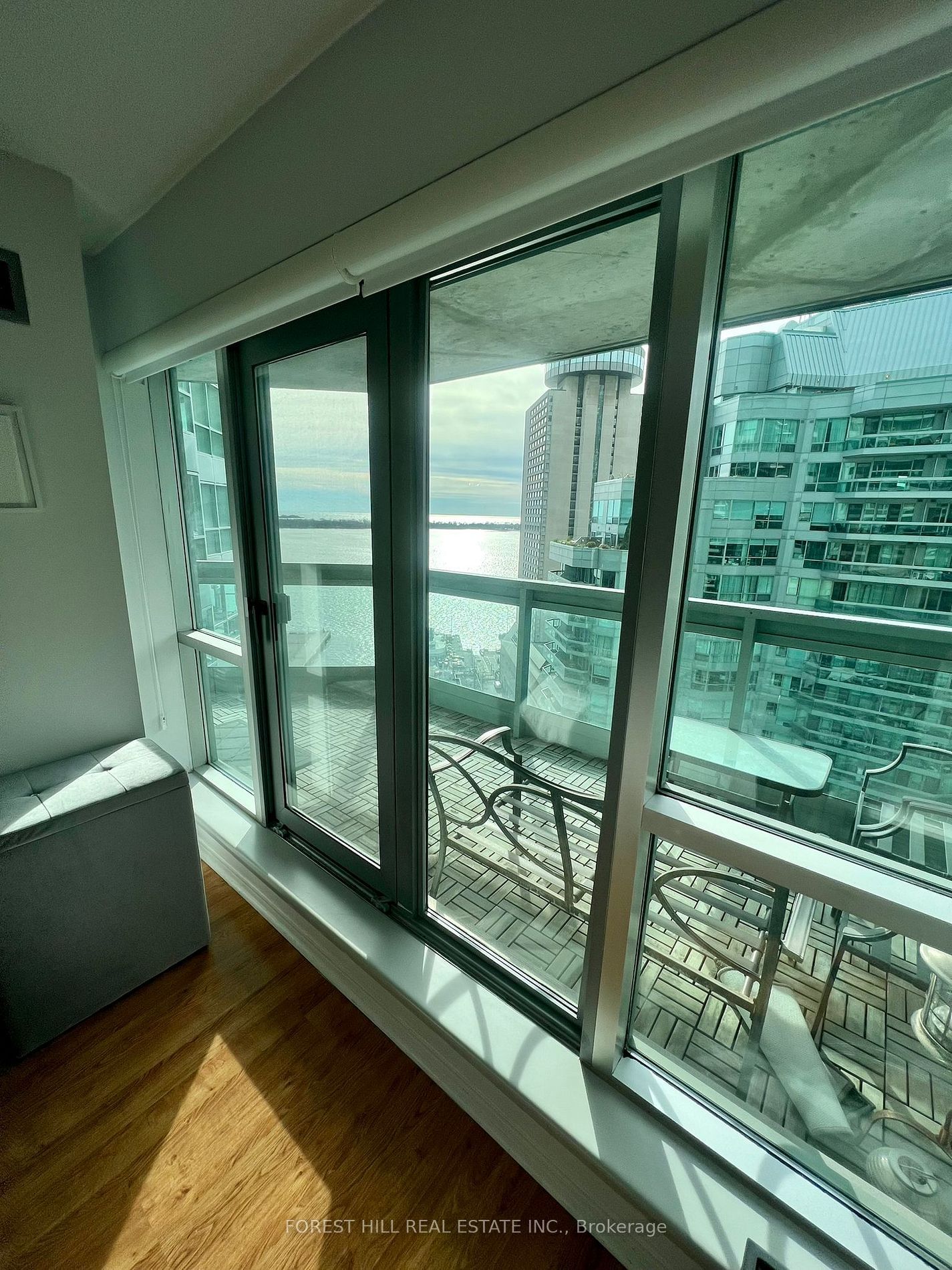 10 Yonge St, unit 2413 for rent