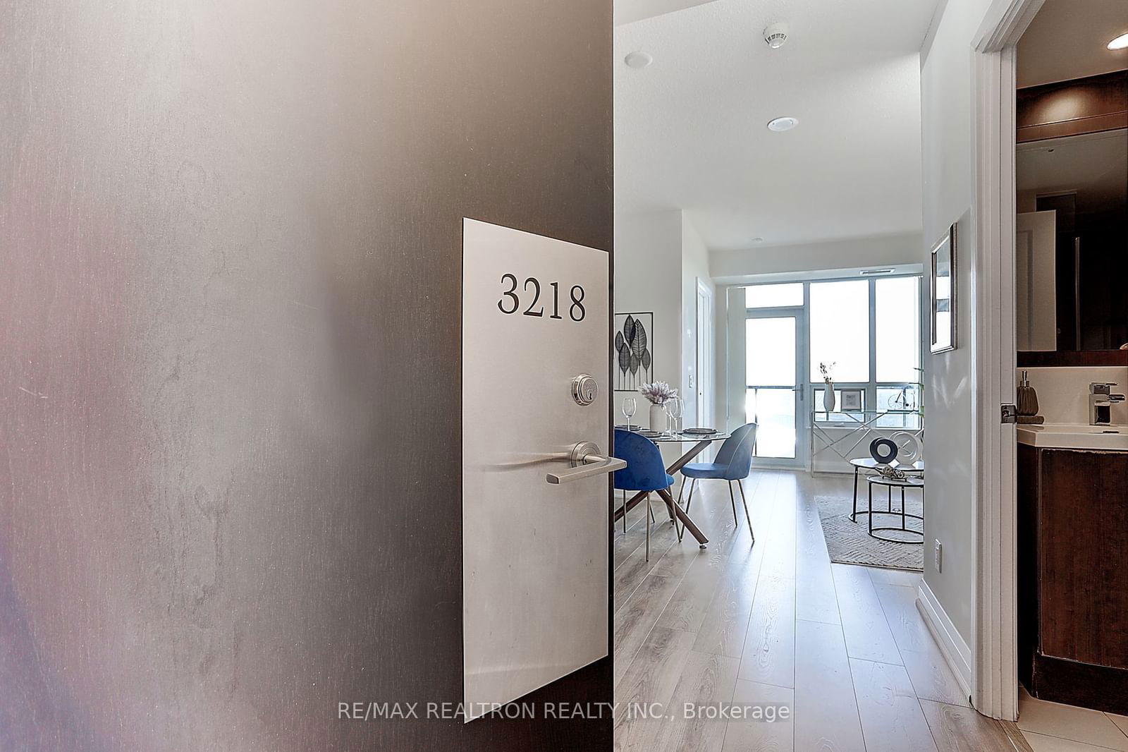 5 Sheppard Ave E, unit 3218 for rent