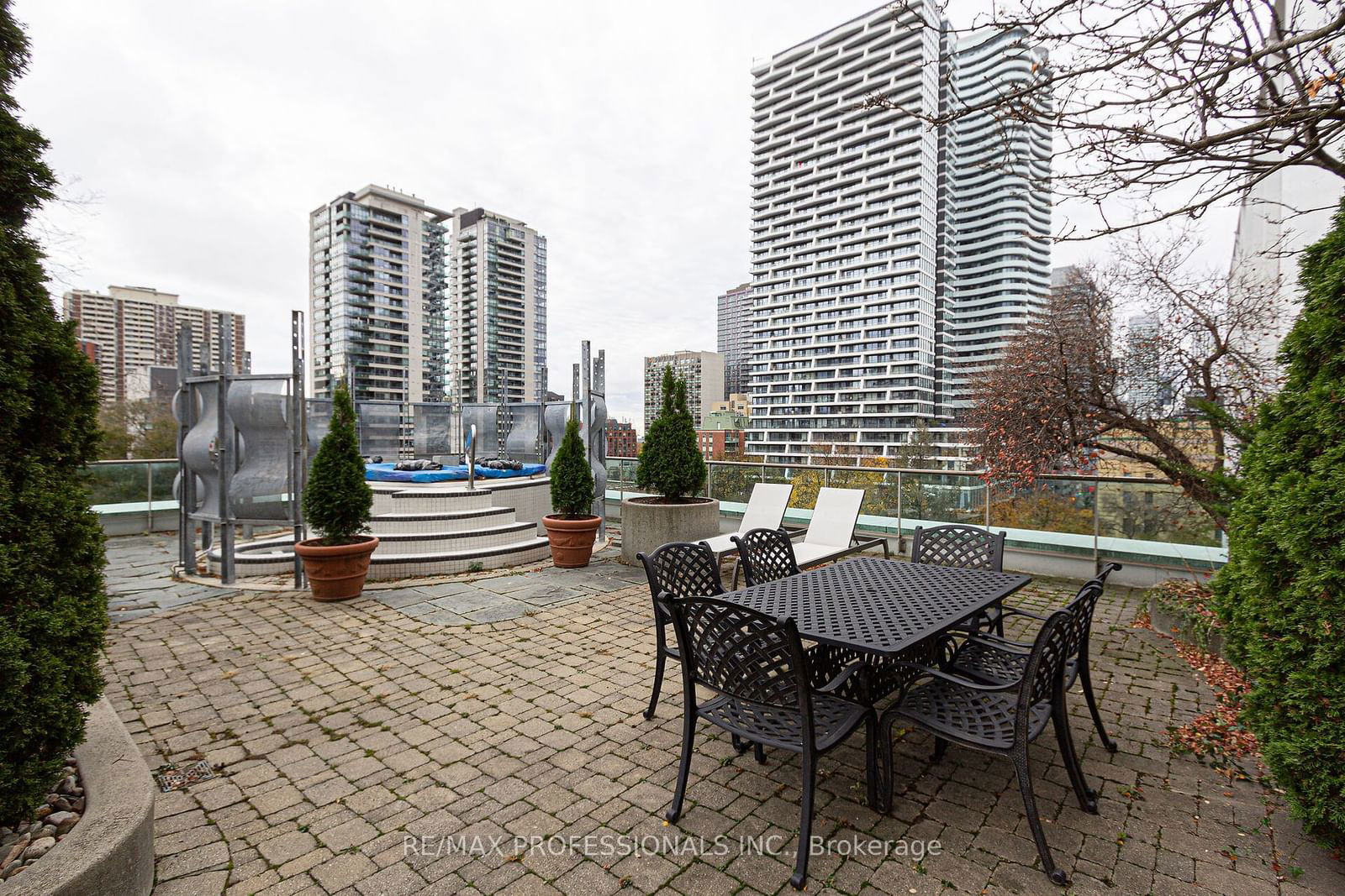 70 Alexander St, unit 1007 for sale