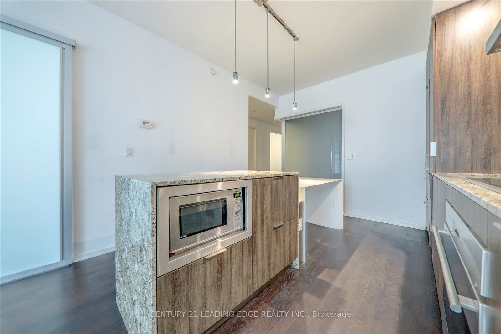 1 Bloor St E, unit 416 for rent