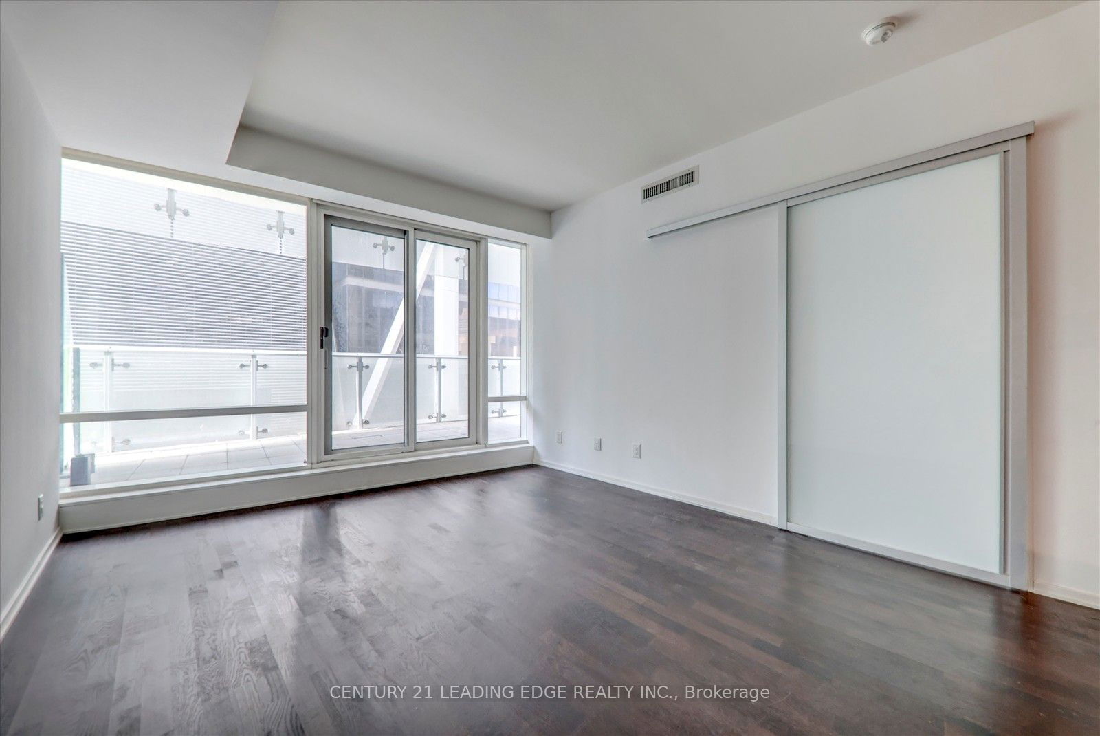 1 Bloor St E, unit 416 for rent