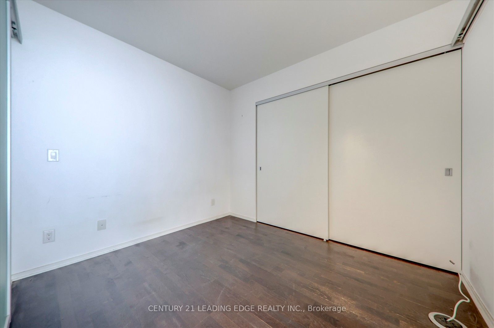 1 Bloor St E, unit 416 for rent