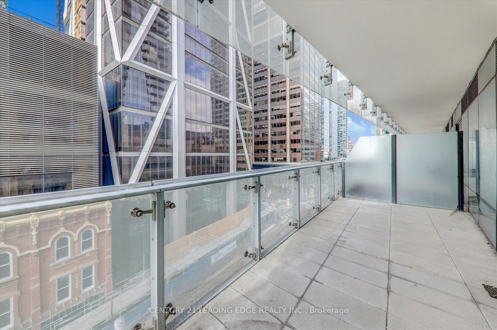 1 Bloor St E, unit 416 for rent