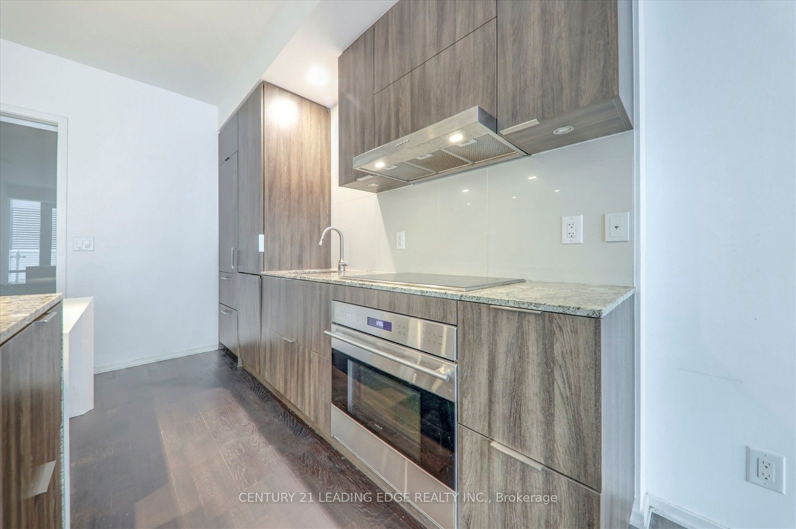 1 Bloor St E, unit 416 for rent