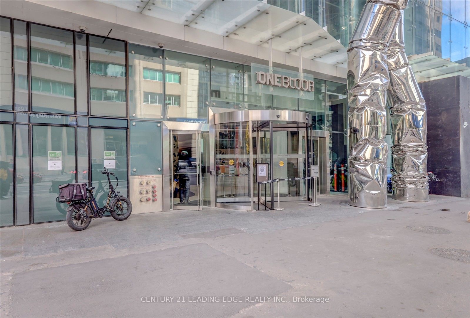 1 Bloor St E, unit 416 for rent