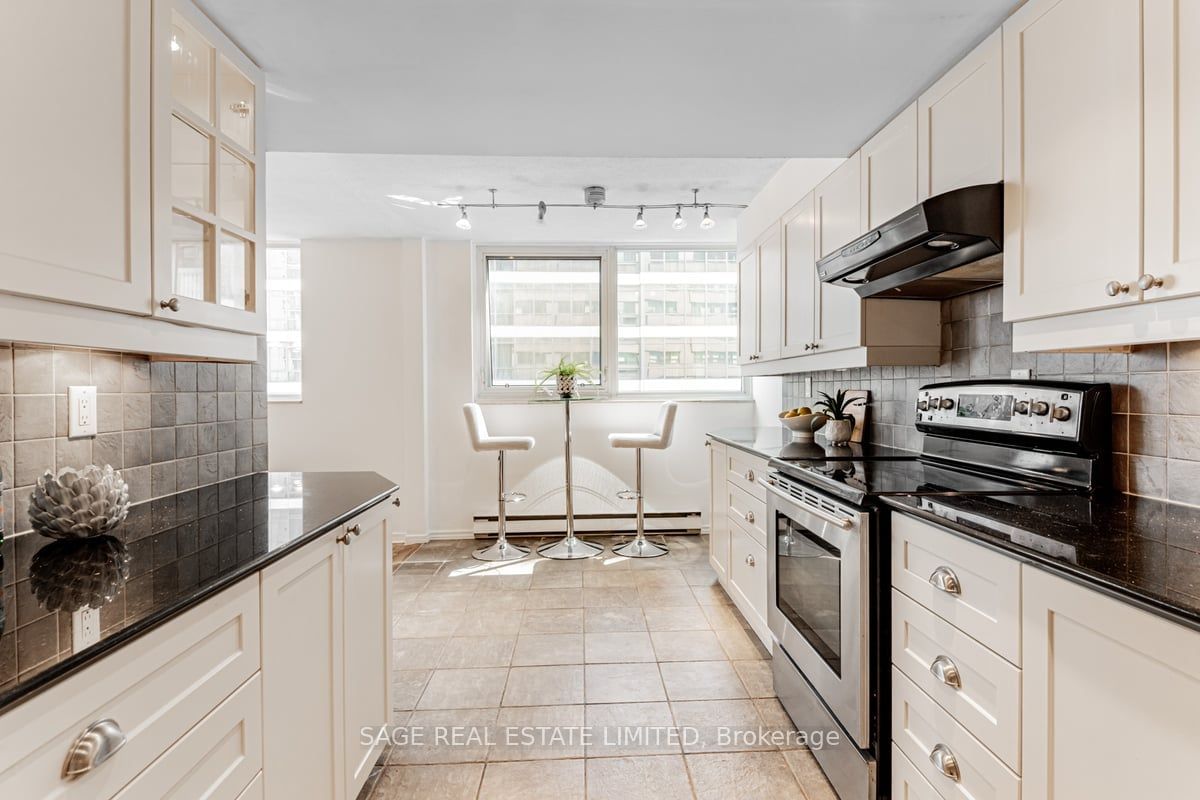 360 Bloor St E, unit 1007 for sale