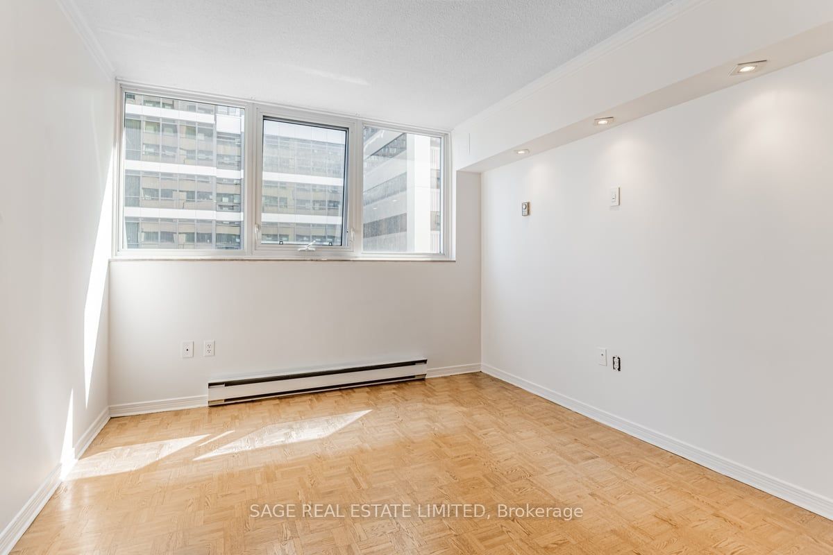 360 Bloor St E, unit 1007 for sale