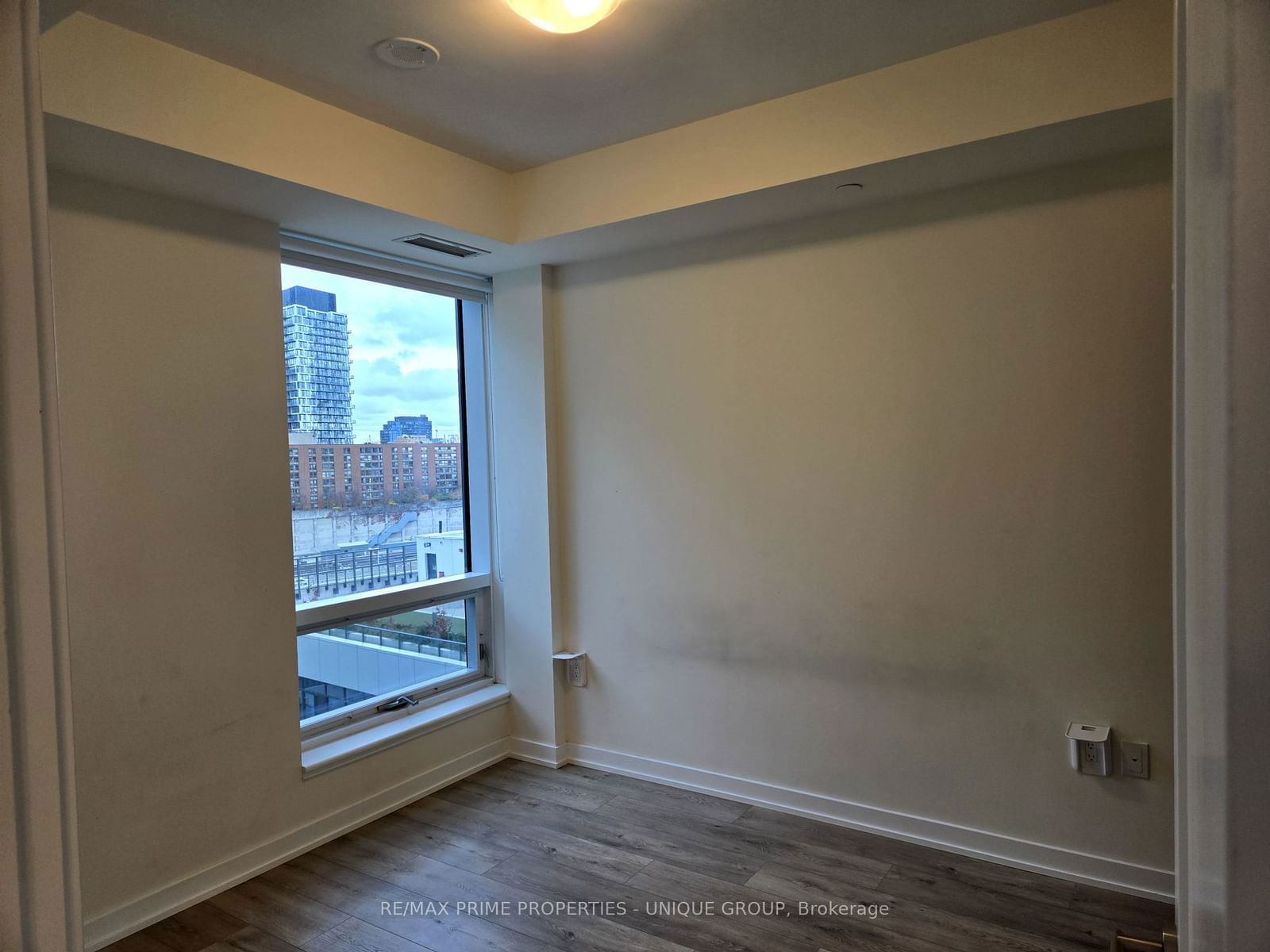 28 Freeland St, unit 905 for rent