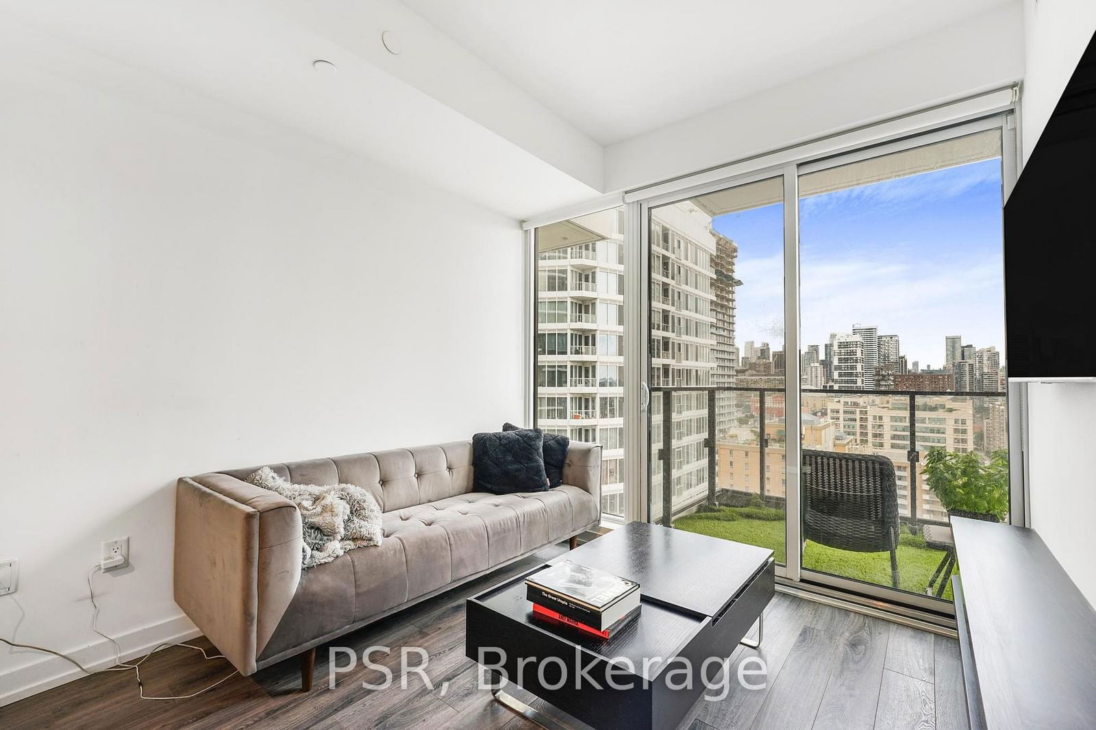 77 Shuter St, unit 2511 for rent