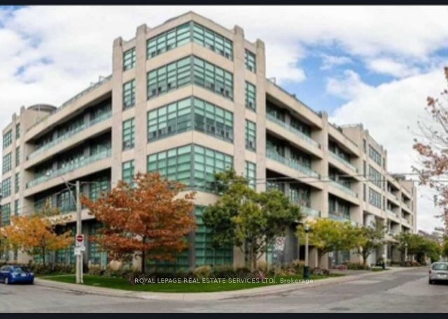 380 Macpherson Ave, unit 405 for rent