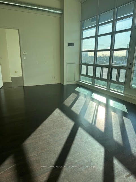 380 Macpherson Ave, unit 405 for rent