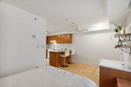 415 Jarvis St, unit 150 for rent