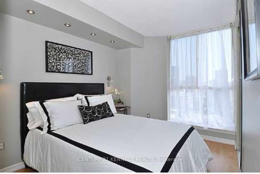 1055 Bay St, unit 1904 for rent