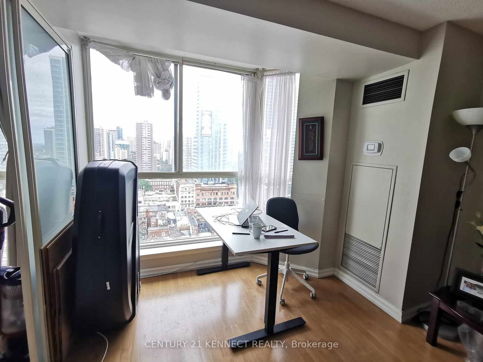 1055 Bay St, unit 1904 for rent