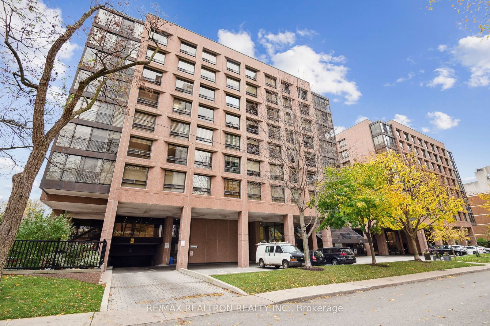 449 Walmer Rd, unit 401 for sale