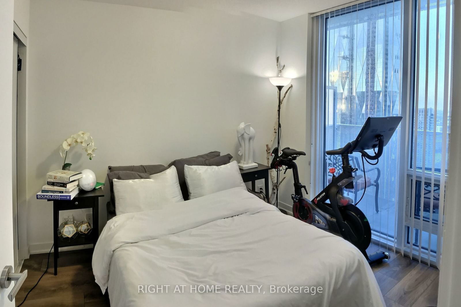 100 Harbour St, unit 3906 for rent