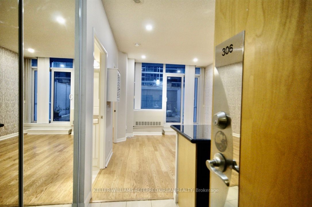 4978 Yonge St, unit 306 for rent