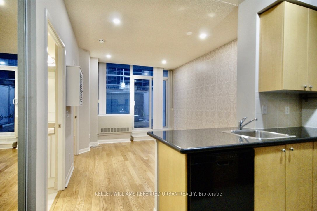 4978 Yonge St, unit 306 for rent