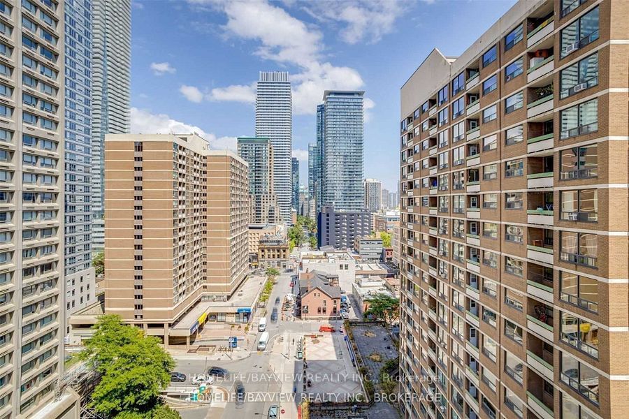 1121 Bay St, unit 1506 for rent