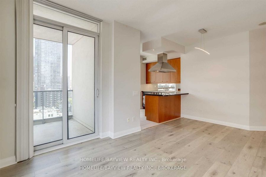 1121 Bay St, unit 1506 for rent