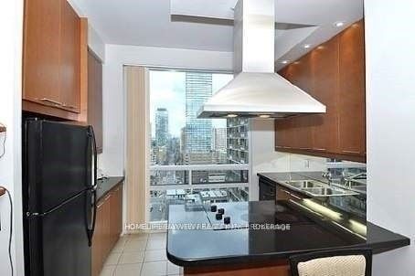 1121 Bay St, unit 1506 for rent