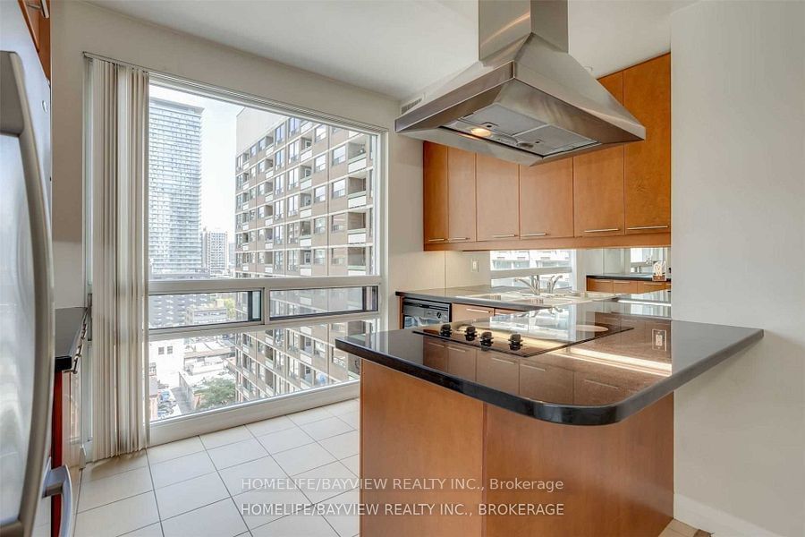 1121 Bay St, unit 1506 for rent