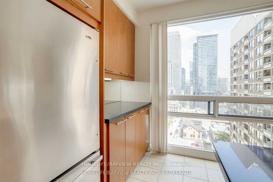 1121 Bay St, unit 1506 for rent