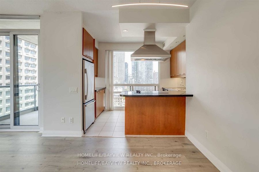 1121 Bay St, unit 1506 for rent