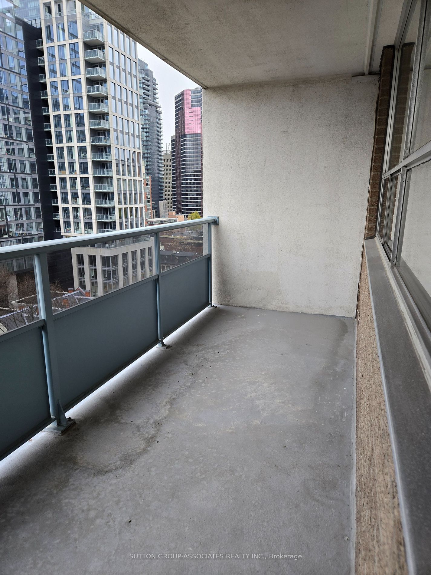 30 Gloucester St, unit 1102 for rent