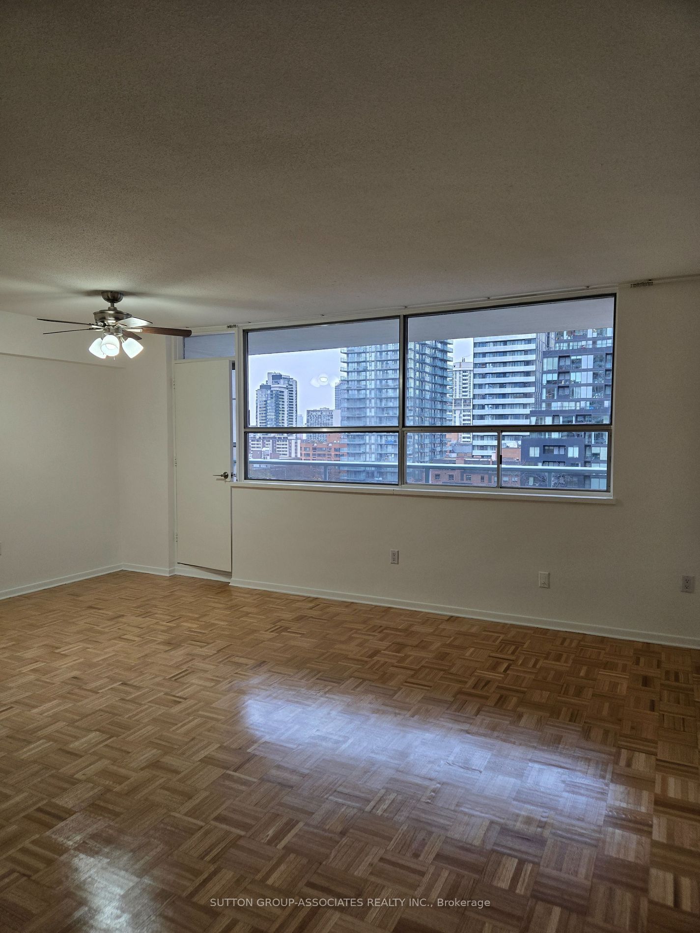 30 Gloucester St, unit 1102 for rent