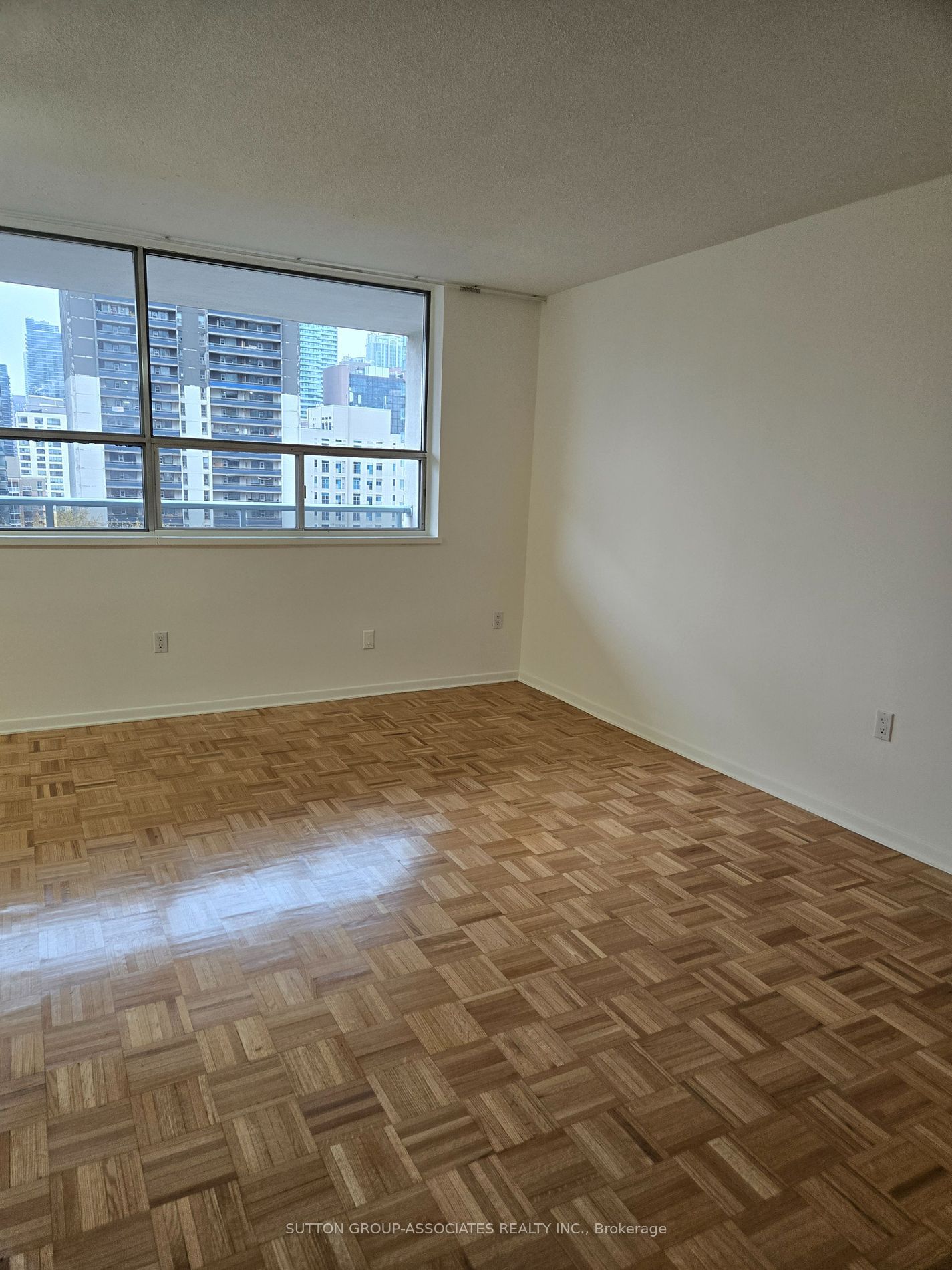 30 Gloucester St, unit 1102 for rent