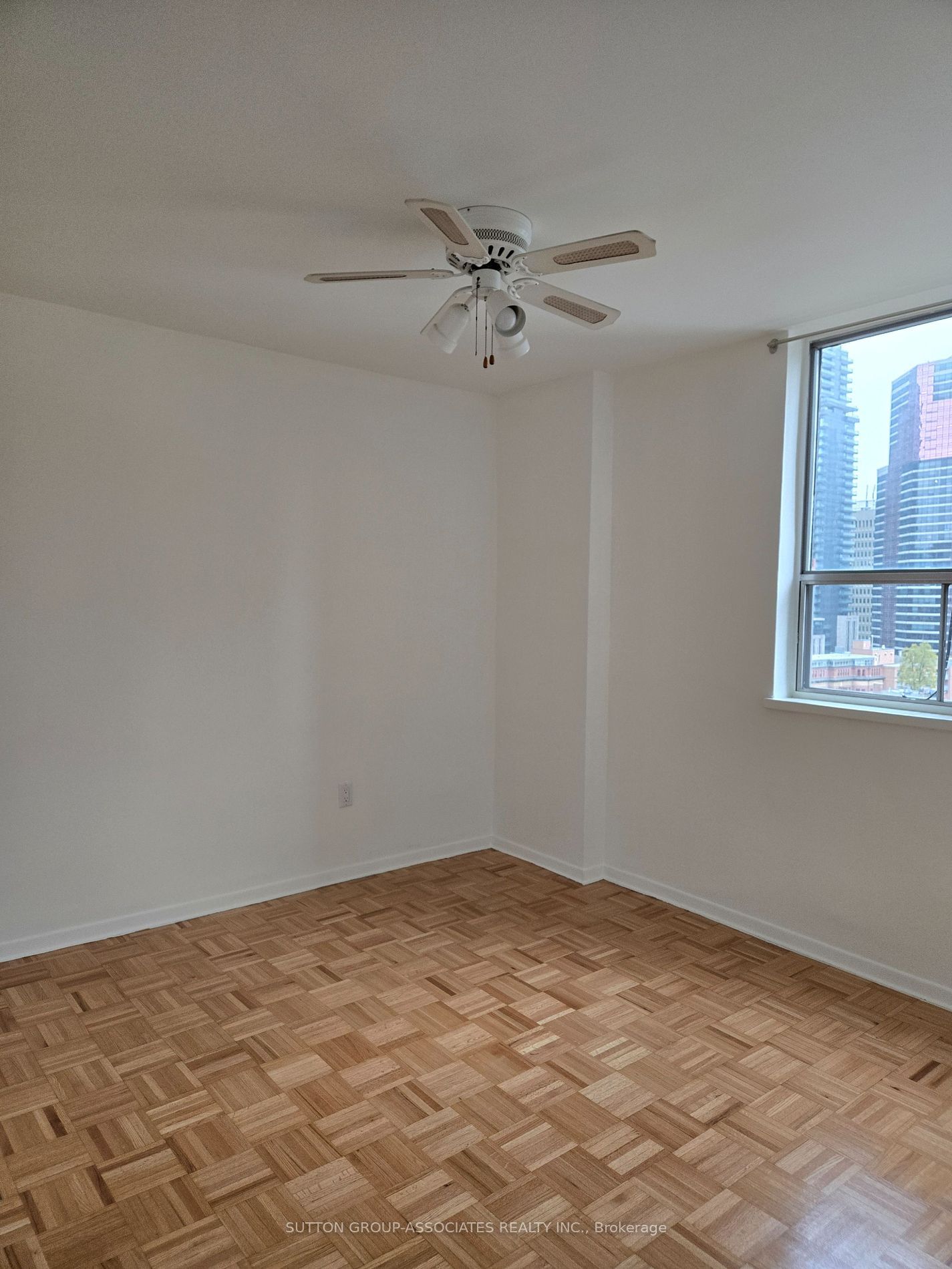 30 Gloucester St, unit 1102 for rent