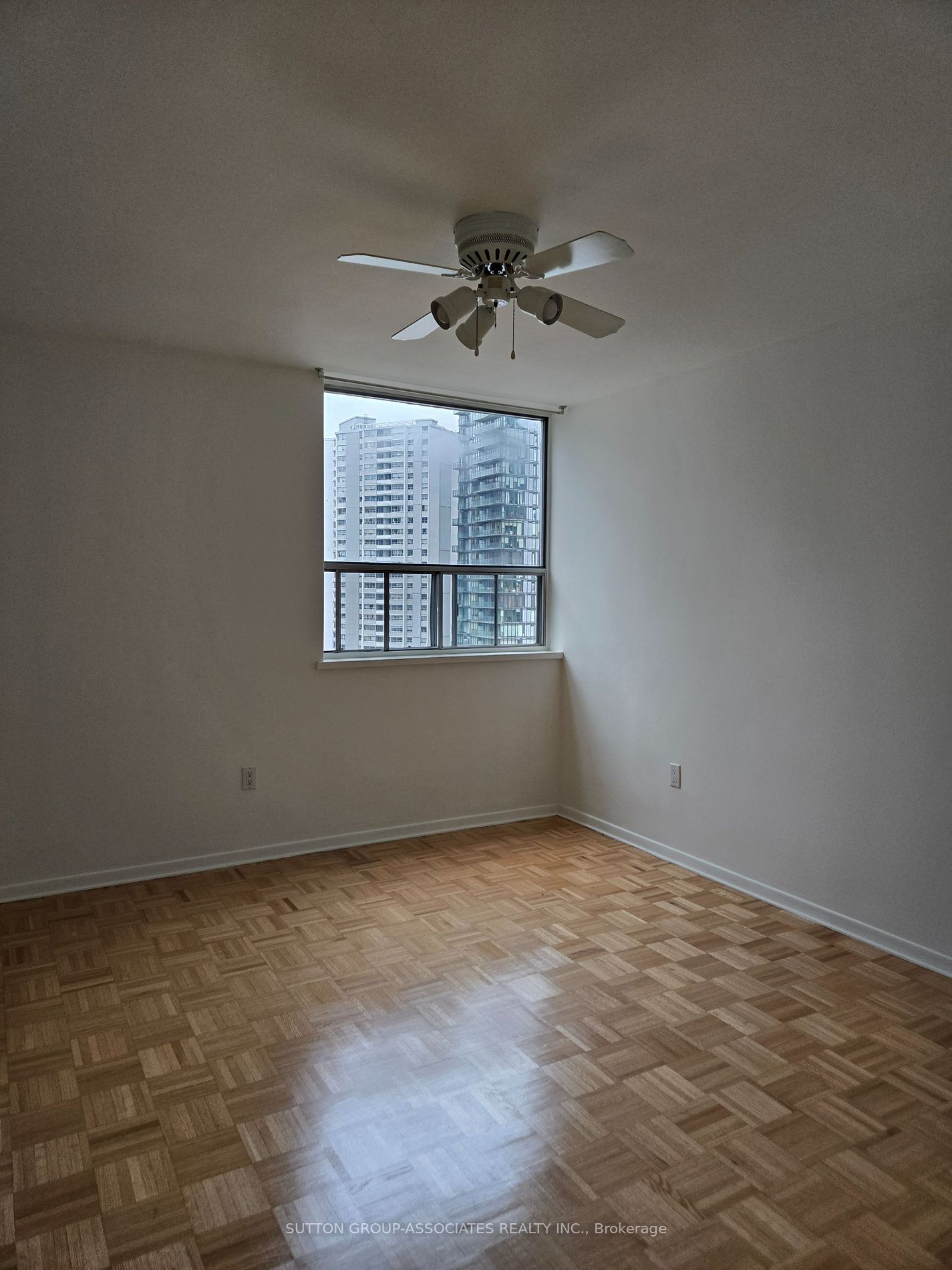 30 Gloucester St, unit 1102 for rent