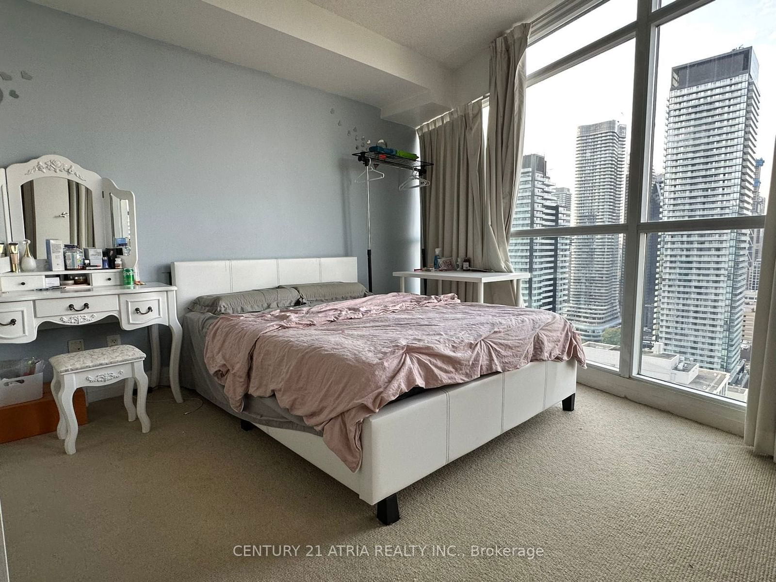 21 Carlton St, unit 3404 for rent