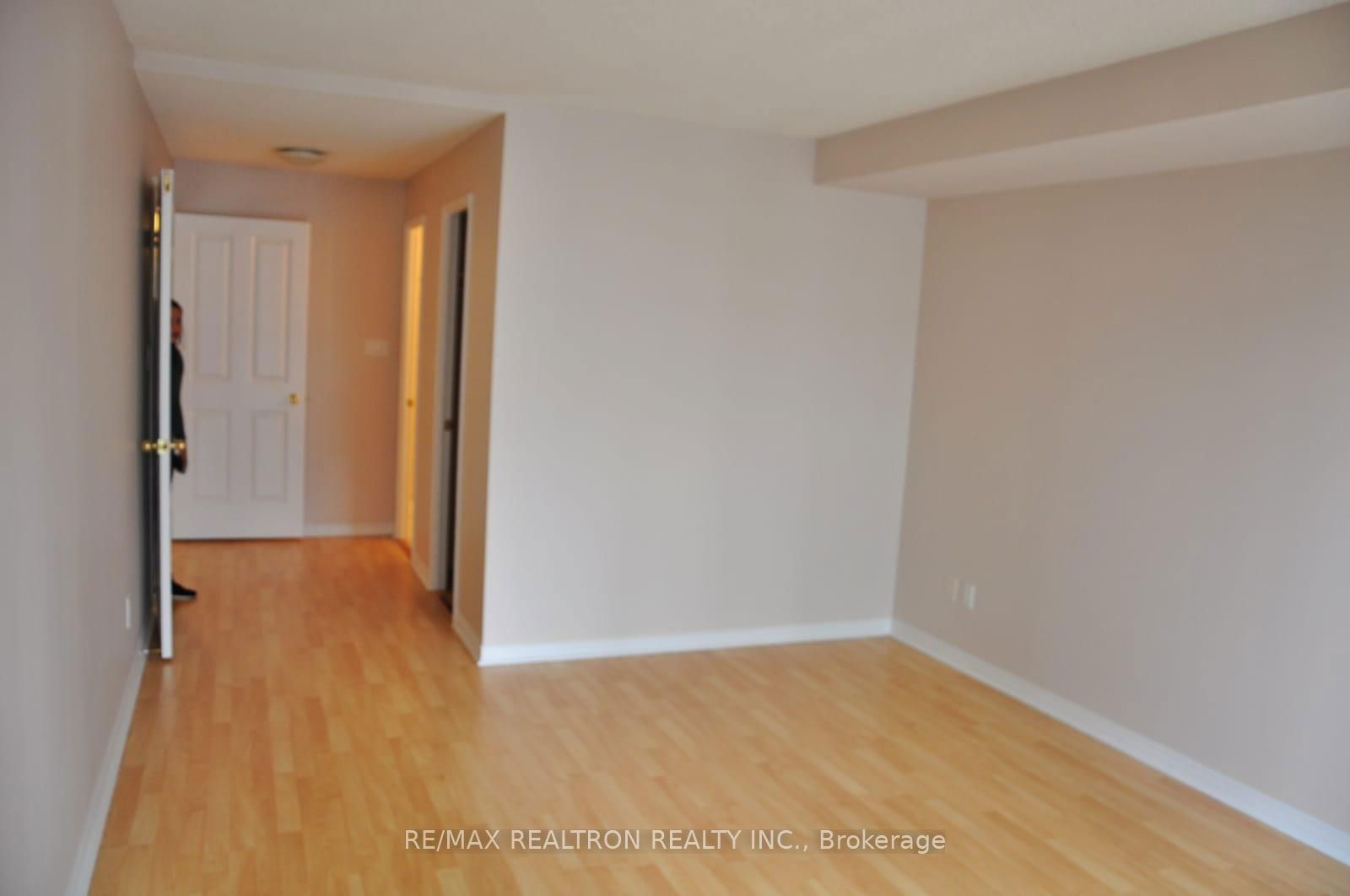 28 Hollywood Ave, unit Ph01 for rent