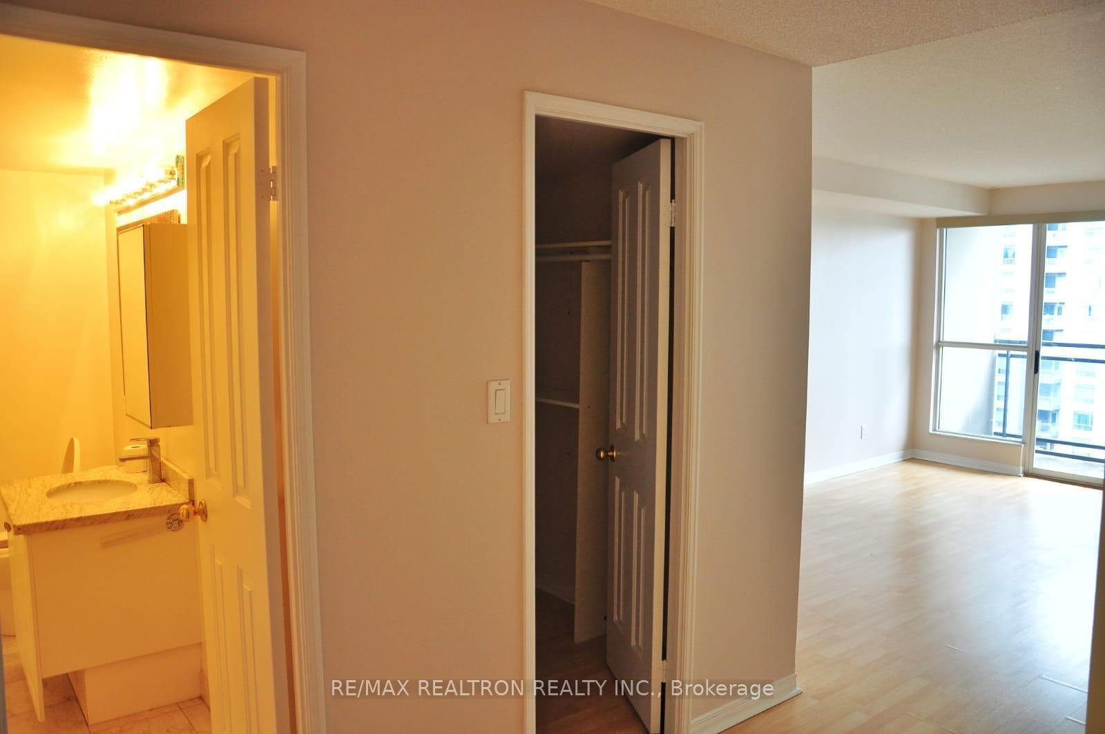 28 Hollywood Ave, unit Ph01 for rent