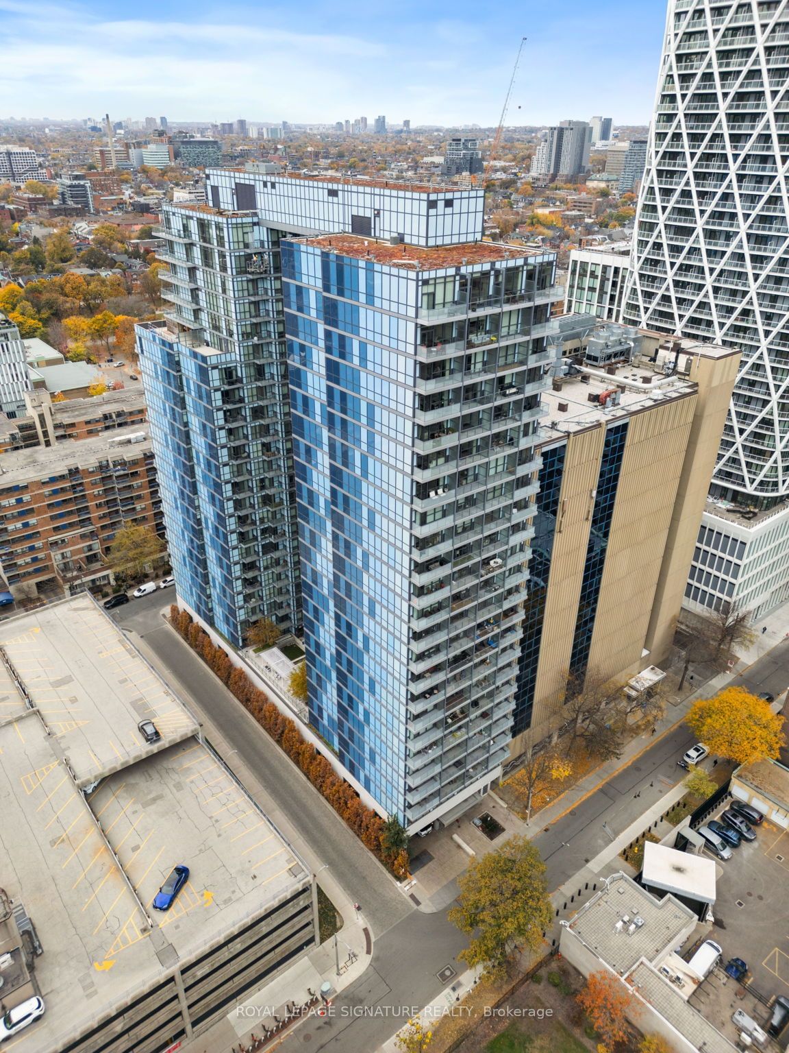 210 Simcoe St, unit 907 for rent