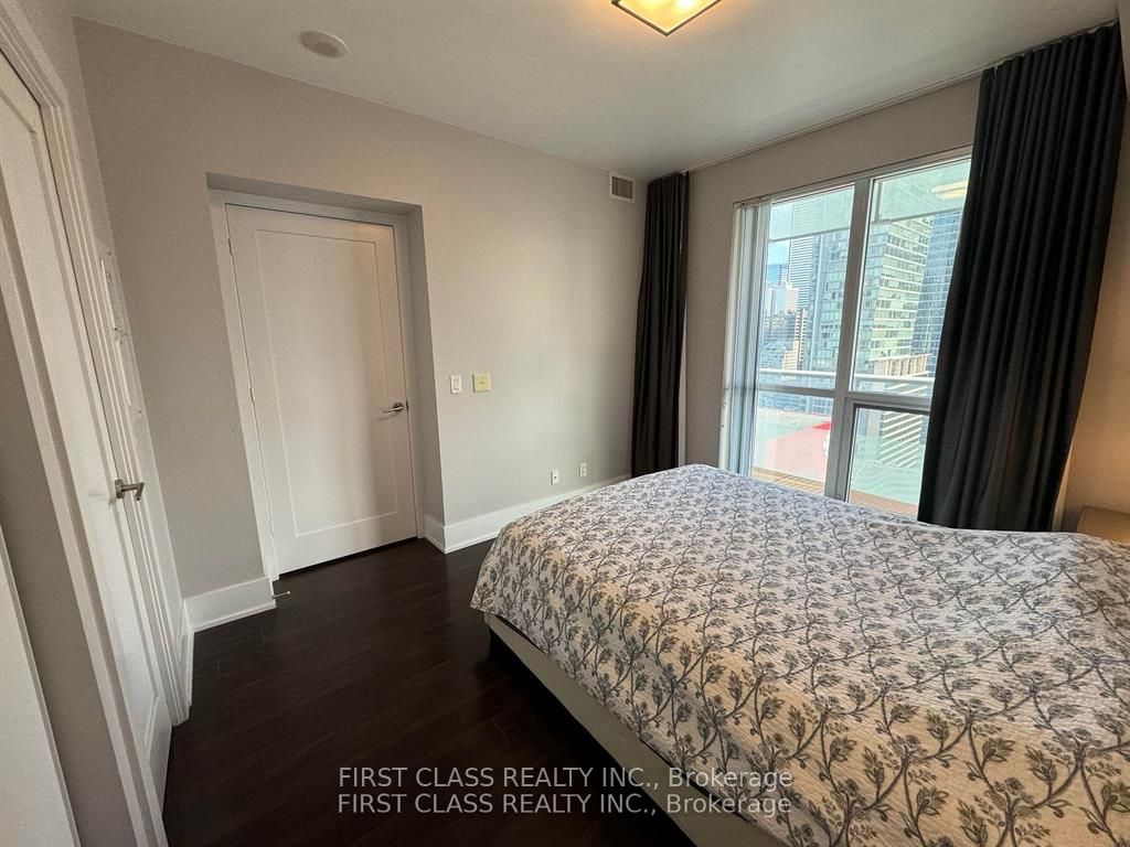 300 Front St W, unit 3010 for rent