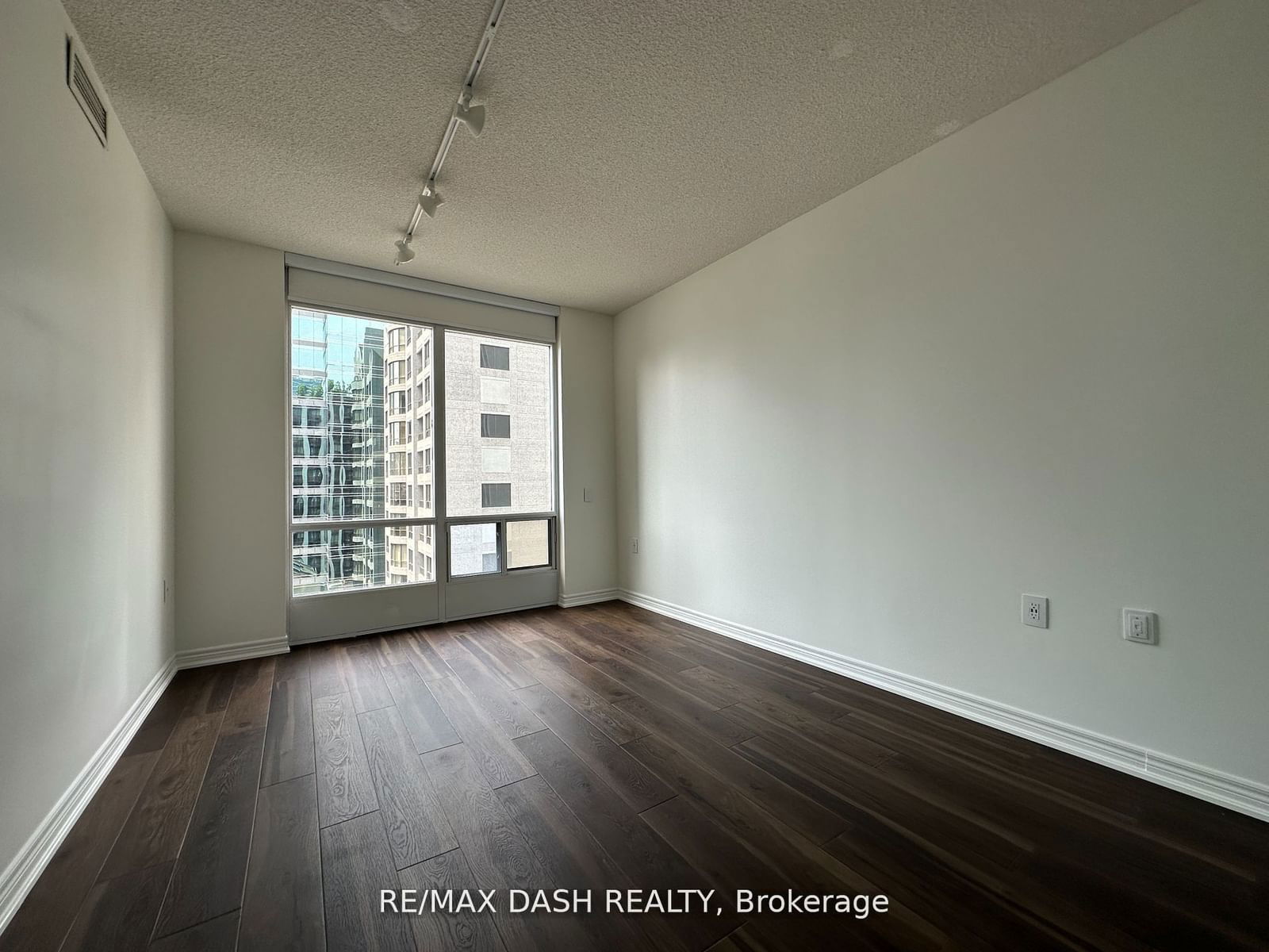 85 Bloor St E, unit 1511 for rent