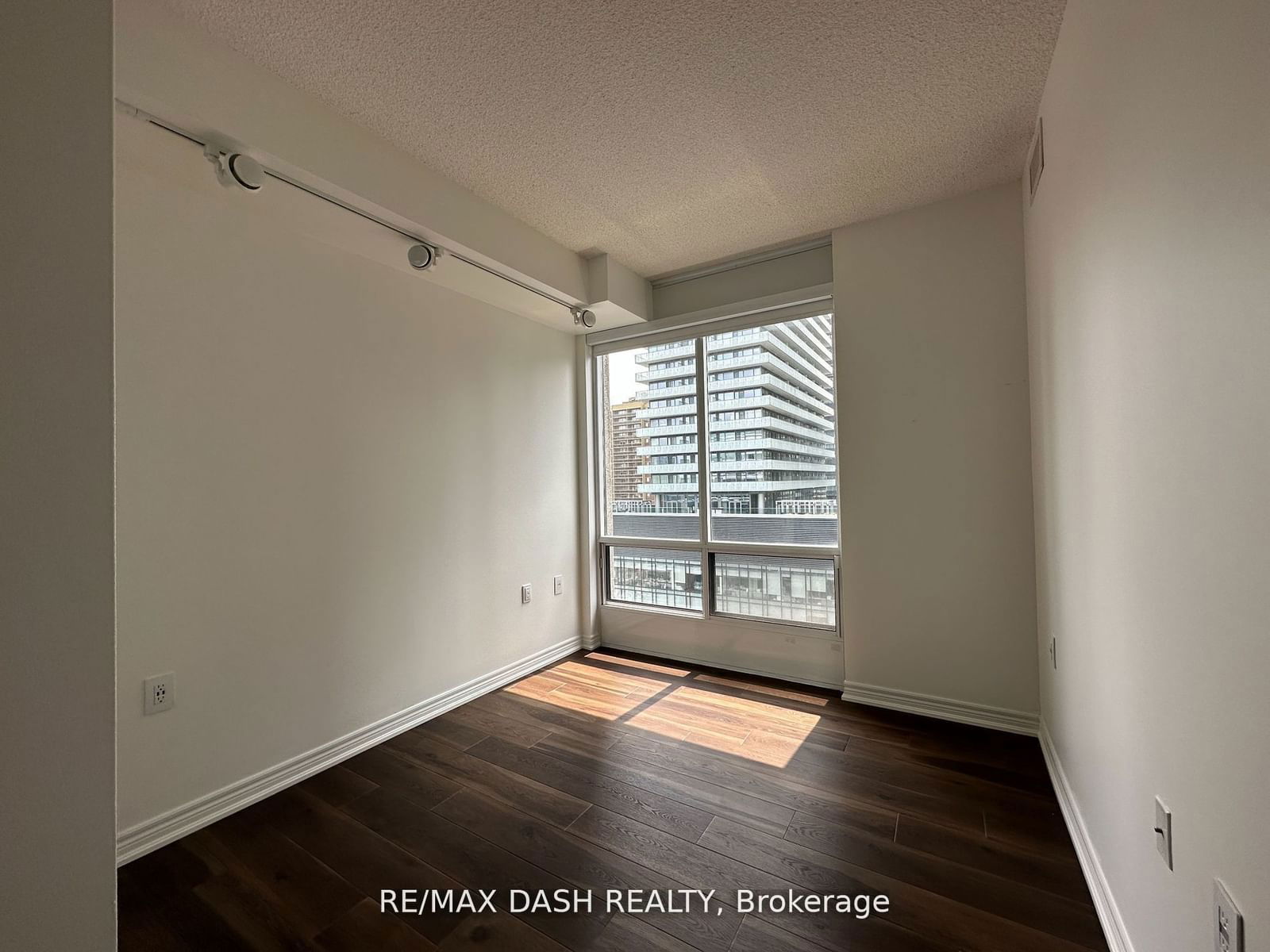 85 Bloor St E, unit 1511 for rent