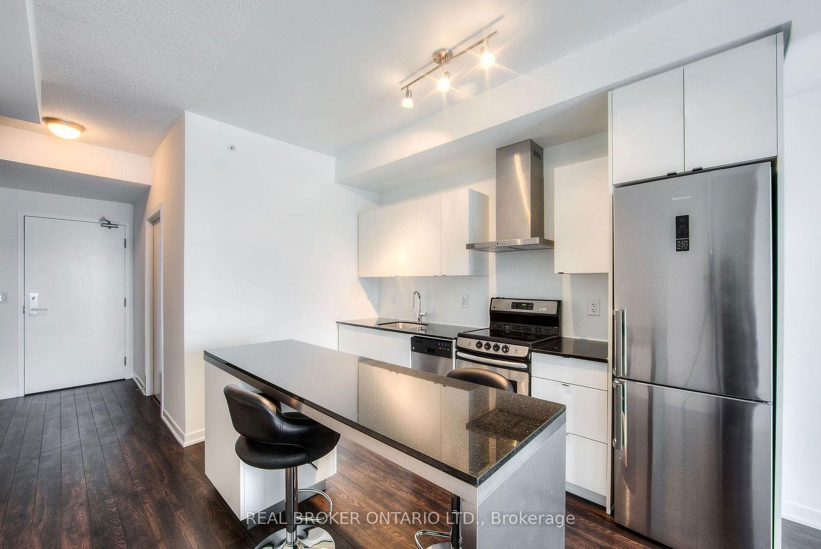 51 East Liberty St, unit 1809 for rent