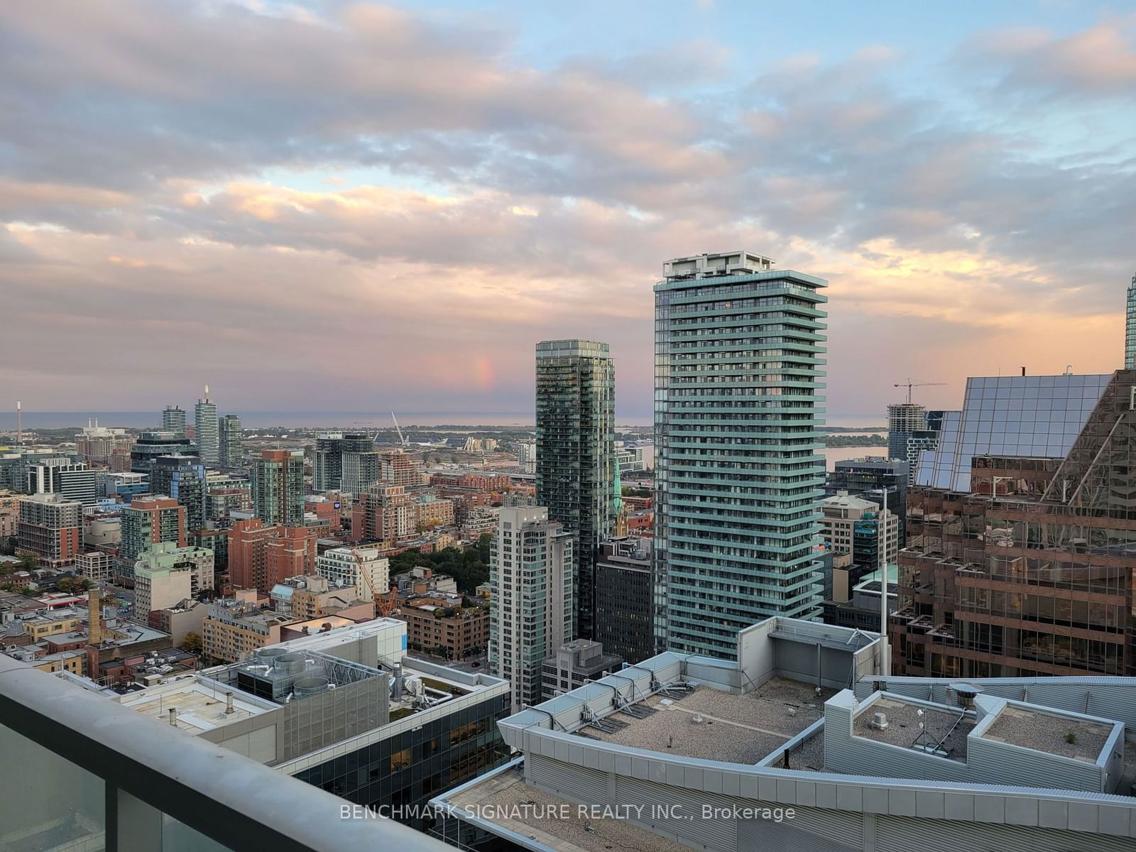 197 Yonge St, unit 3208 for rent