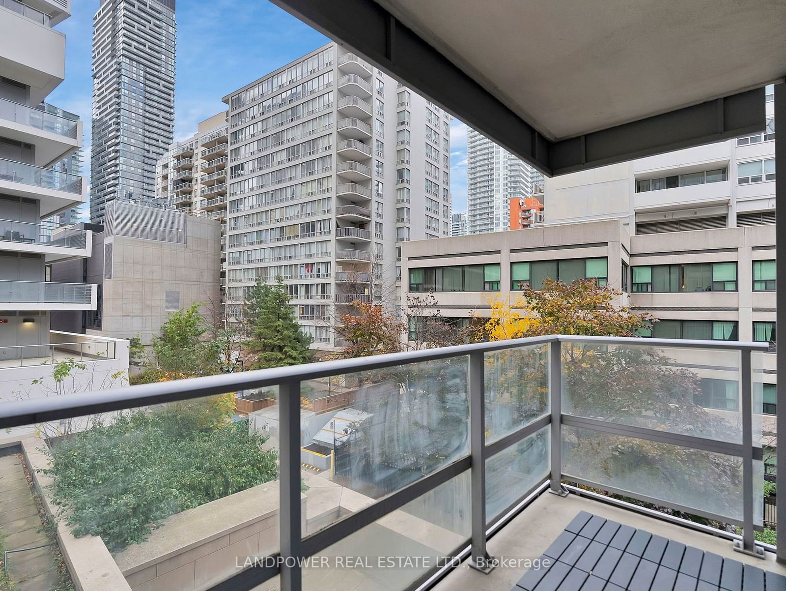 2191 Yonge St, unit 411 for sale