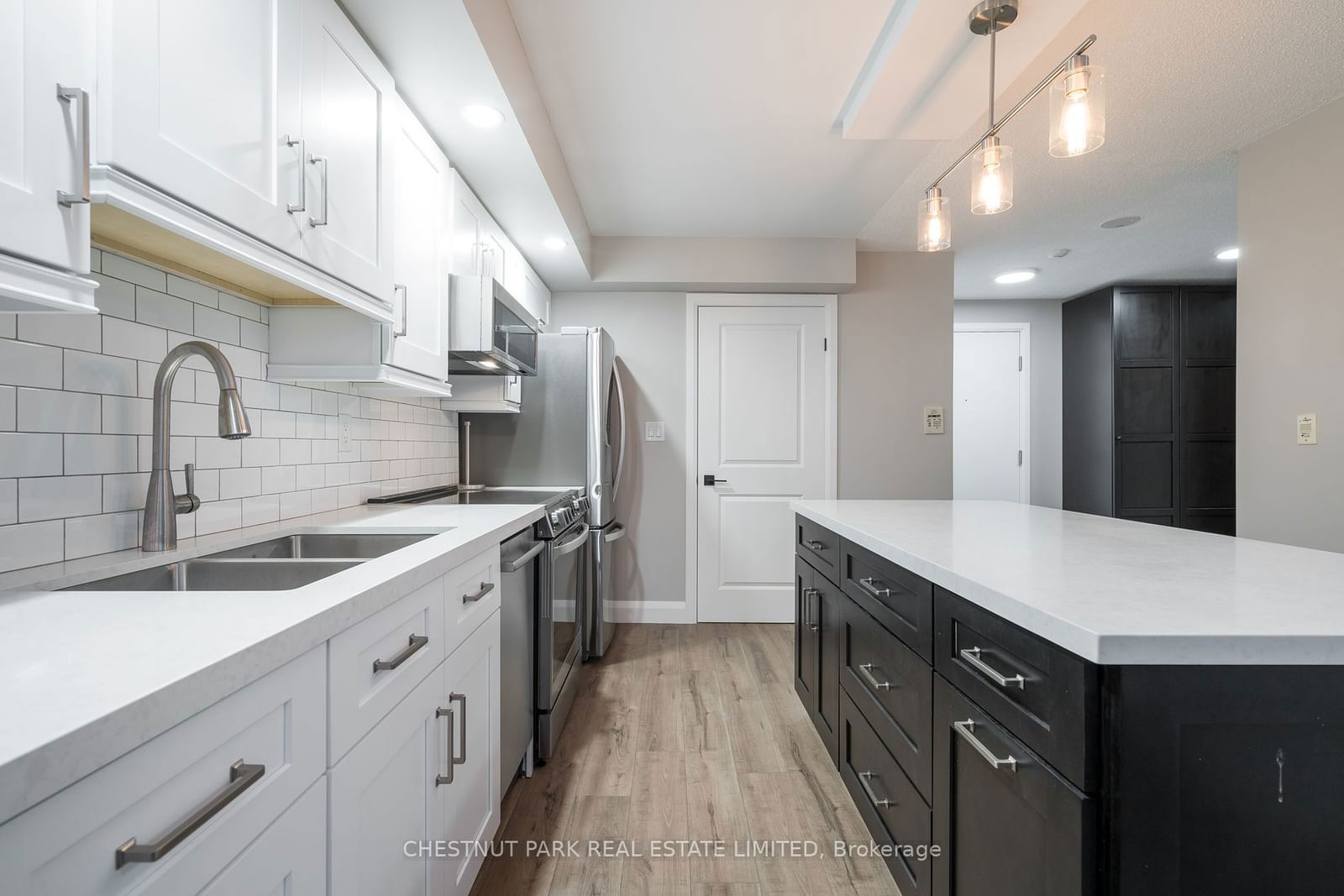 270 Wellington St W, unit 523 for sale