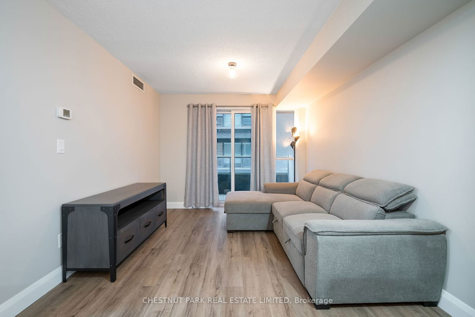 270 Wellington St W, unit 523 for sale